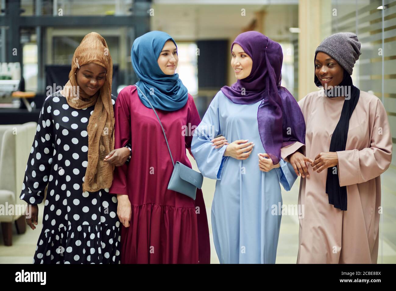 Group wearing hijabs hi-res stock photography and images - Alamy