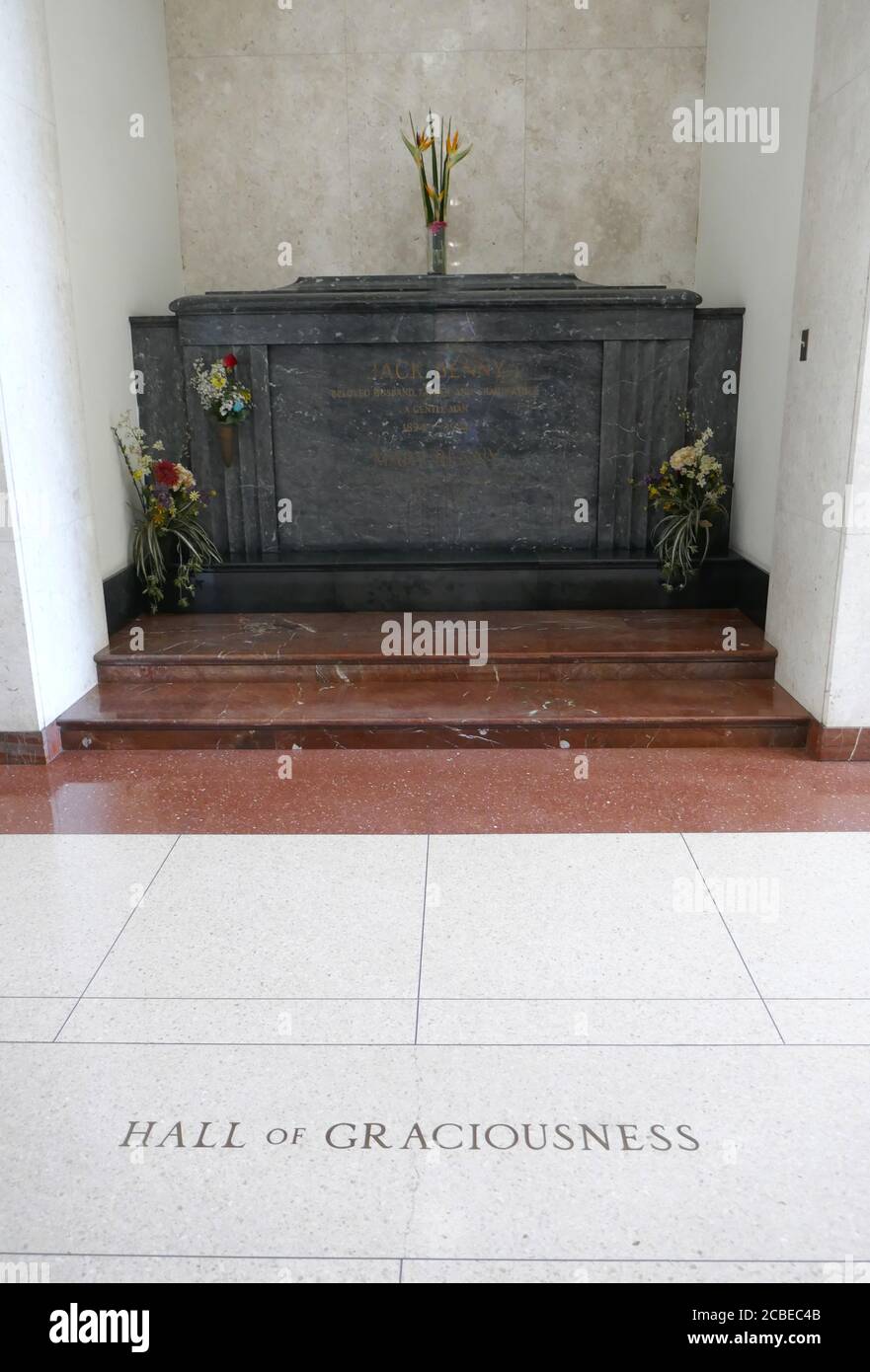 Jack benny the jack benny show hi-res stock photography and images - Alamy