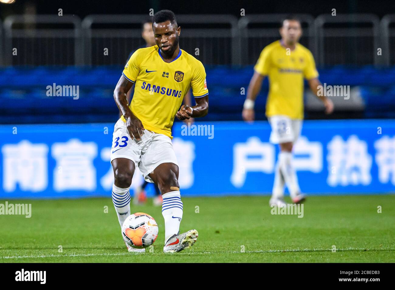Ghanaian football player Mubarak Wakaso of Jiangsu Suning F.C. keeps the ball during the fourth -round match of 2020 Chinese Super League (CSL) against Guangzhou R&F F.C., Dalian city, northeast China's Liaoning province, 9 August 2020. Guangzhou R&F F.C. was defeated by Jiangsu Suning F.C. with 0-2. Stock Photo