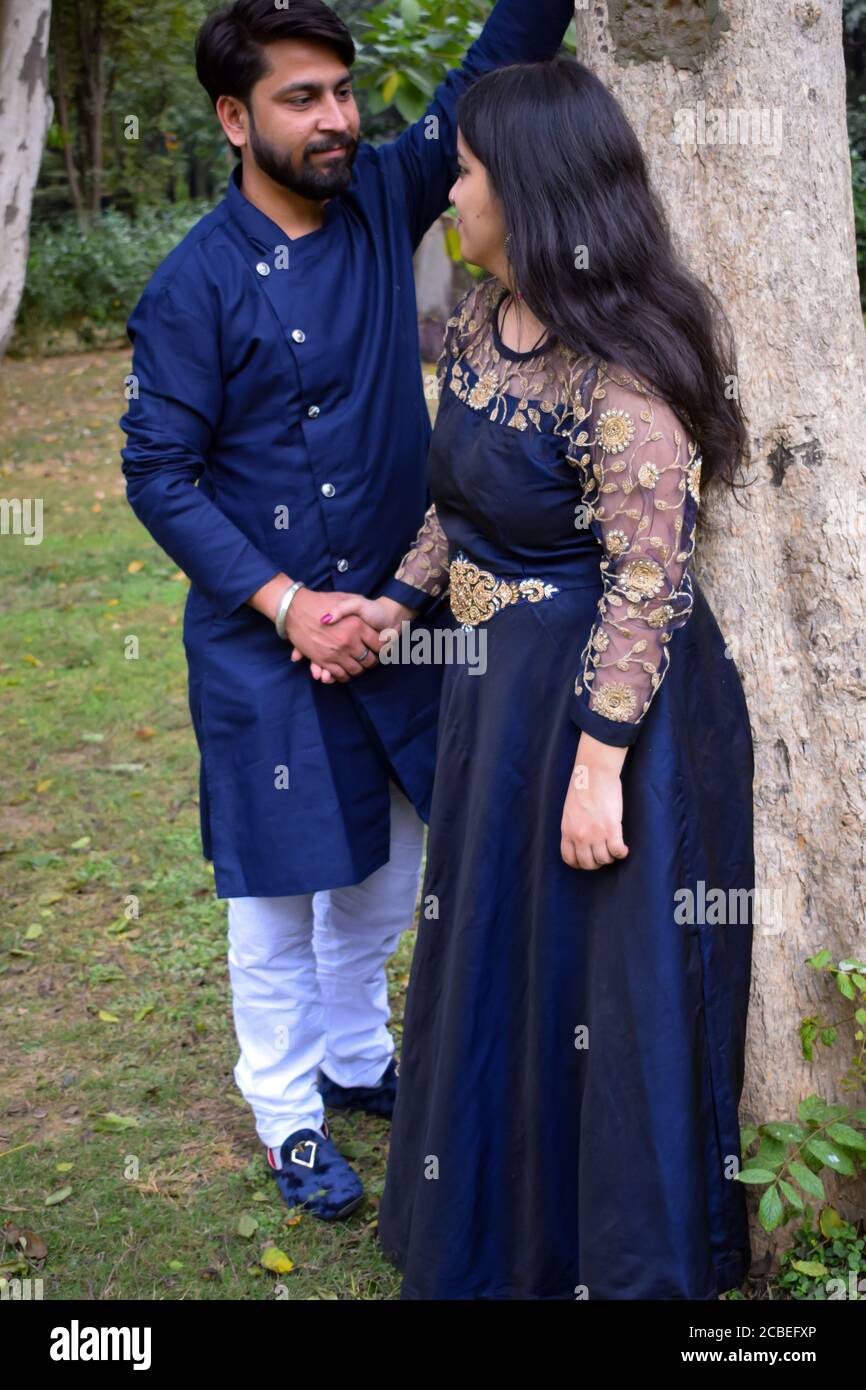 new delhi india november 25 2019 a couple pose for pre wedding shoot inside lodhi garden delhi a popular tourist landmark in new delhi india for 2CBEFXP