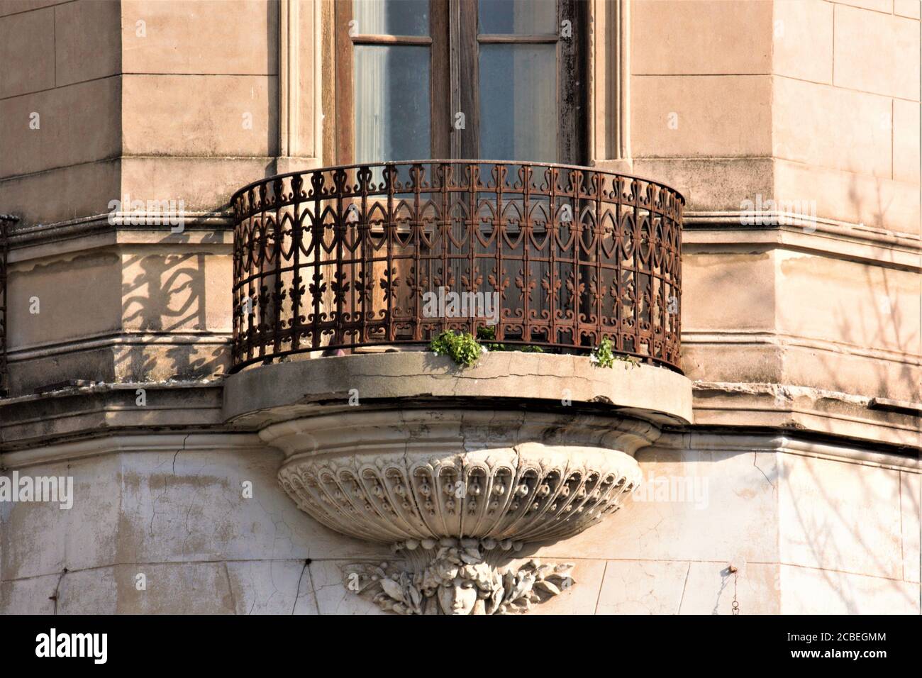 Balcony windows city hi-res stock photography and images - Alamy