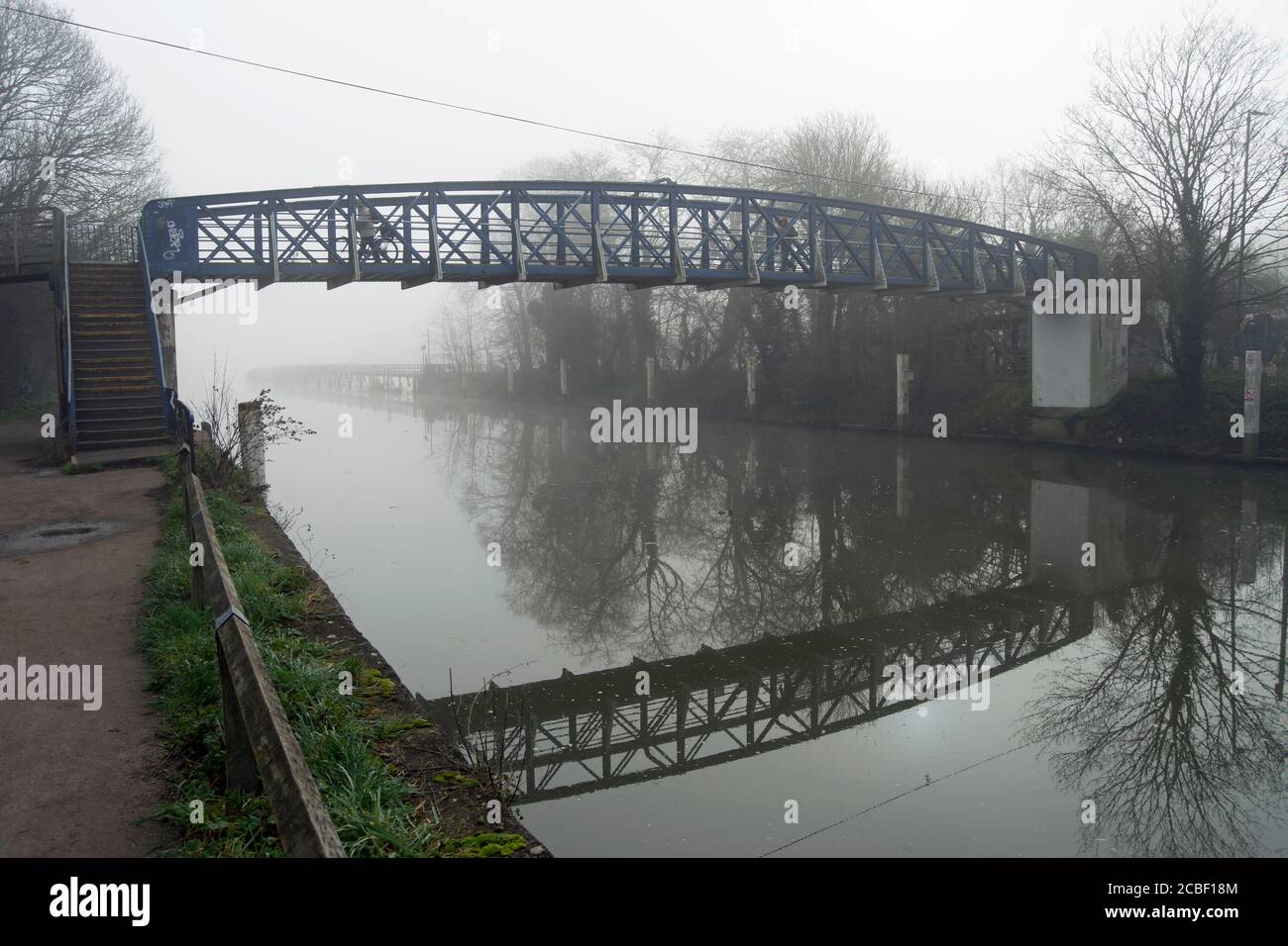 section of teddington footbridge, crossing the river thames between teddington and ham, seen on a foggy day in winter Stock Photo