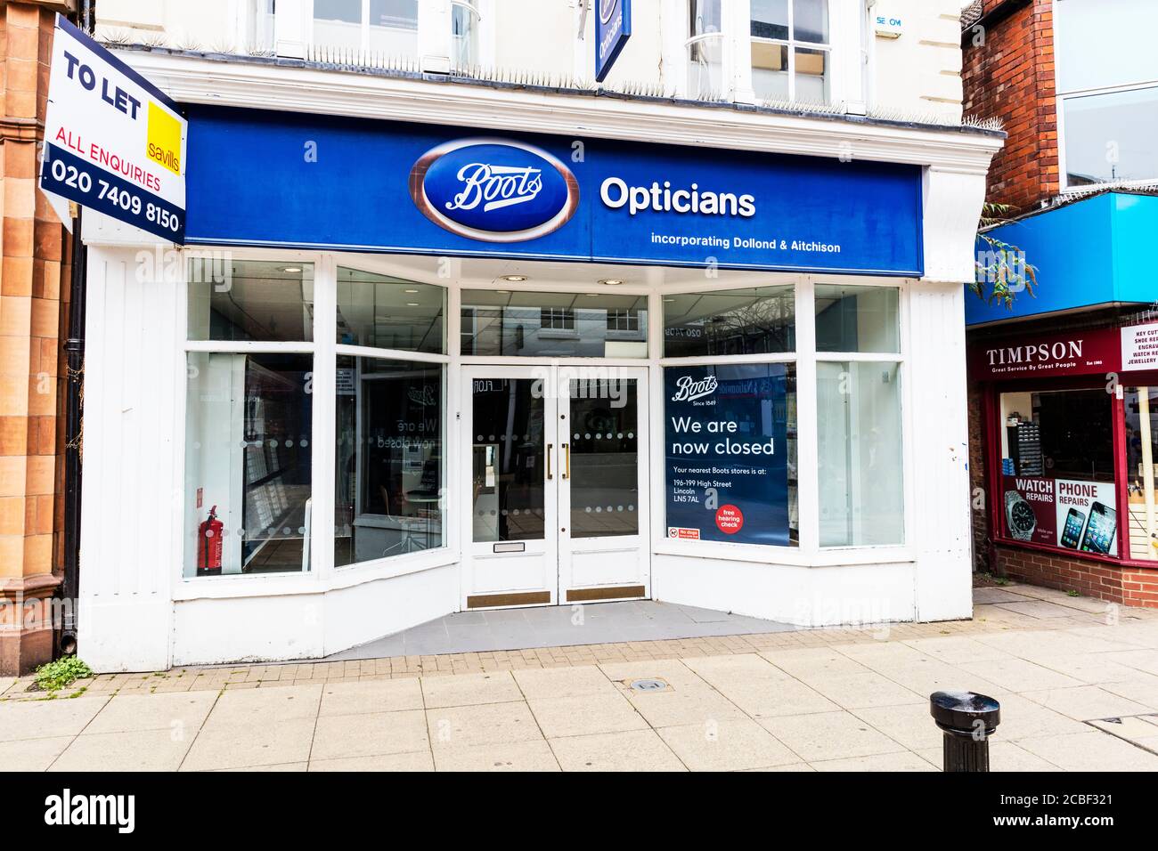 Boots opticians closed due to Covid 19, shop closed due to Covid 19, closed due to Covid 19, shop shut down due to Covid 19, closed, covid19, covid 19 Stock Photo