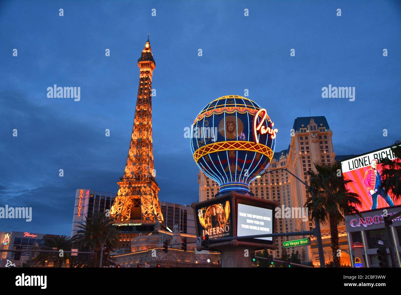Paris las vegas hotel & casino hi-res stock photography and images