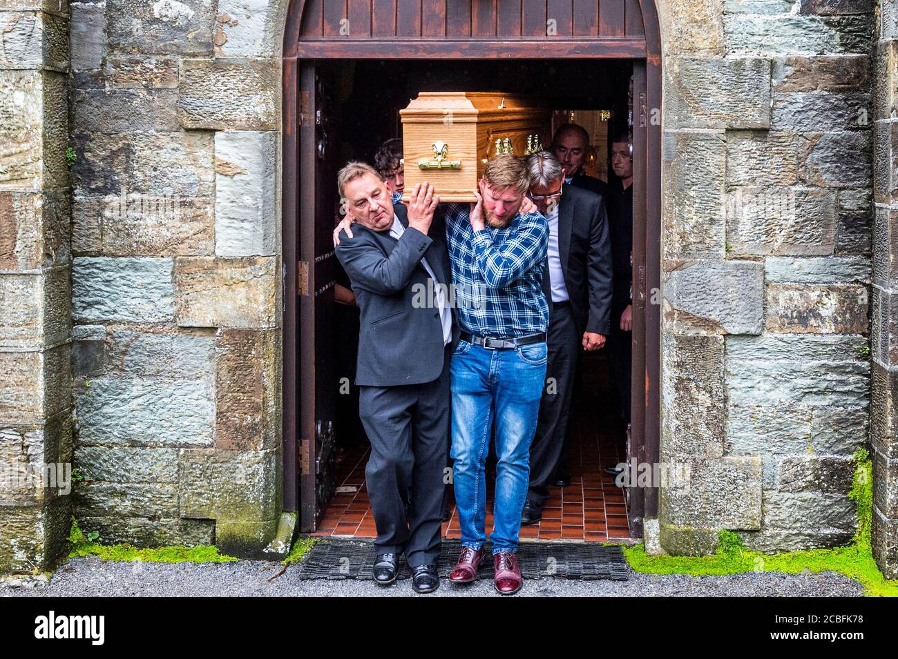 Goleen, West Cork, Ireland. 13th Aug, 2020. Ex Fine Gael TD Paddy Sheehan's  funeral took place at Church of our Lady, Star of the Sea and St. Patrick's in Goleen, West Cork today.   Paddy Sheehan is carried to his final resting place. Credit: AG News/Alamy Live News Stock Photo