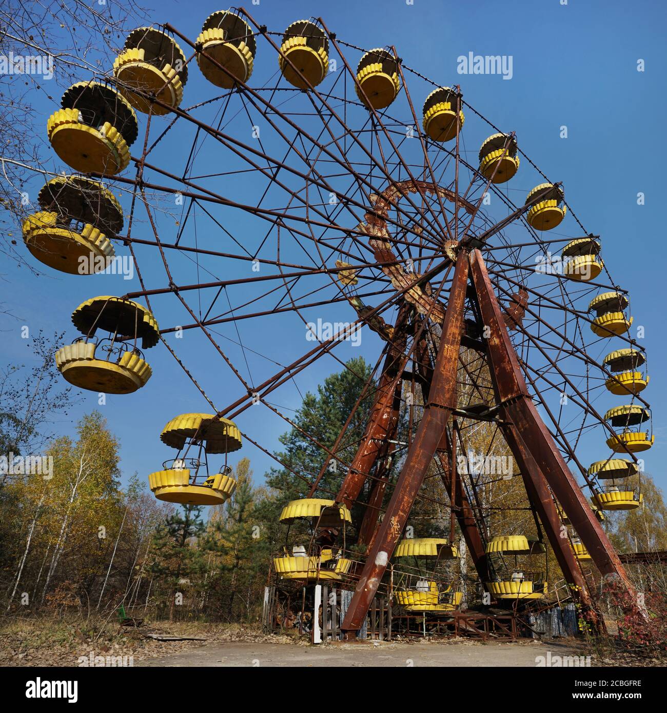 An abandoned radioactive Ferris wheel at an amusement park in Pripyat, Chernobyl, Ukraine Stock Photo