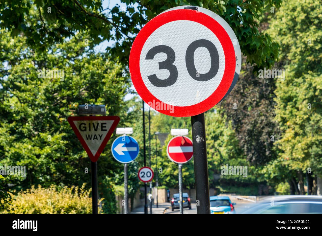 30 mph speed limit board on UK roads Stock Photo