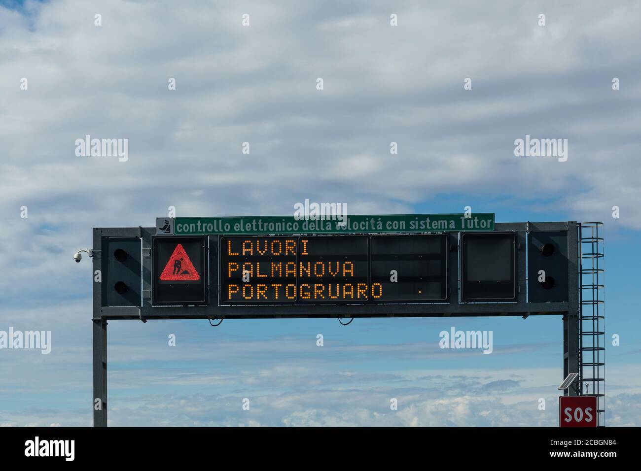 Electronic traffic information sign on Italian motorway warning of road works between Palmanova and Portogruaro Stock Photo