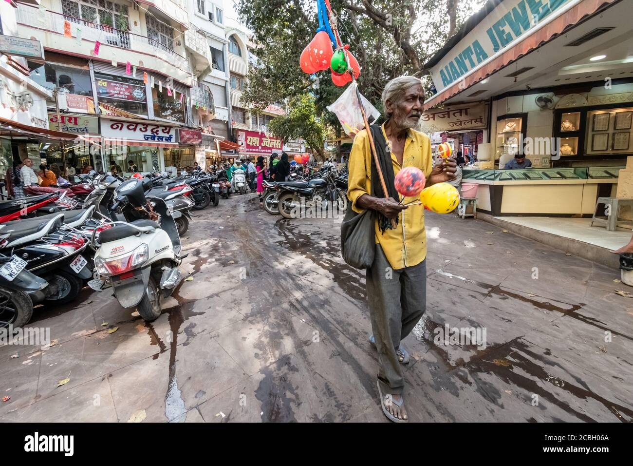 Elderly man selling balloons hi-res stock photography and images - Alamy