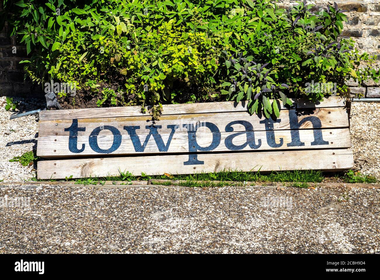 Towpath sign by Regents Canal, London, UK Stock Photo