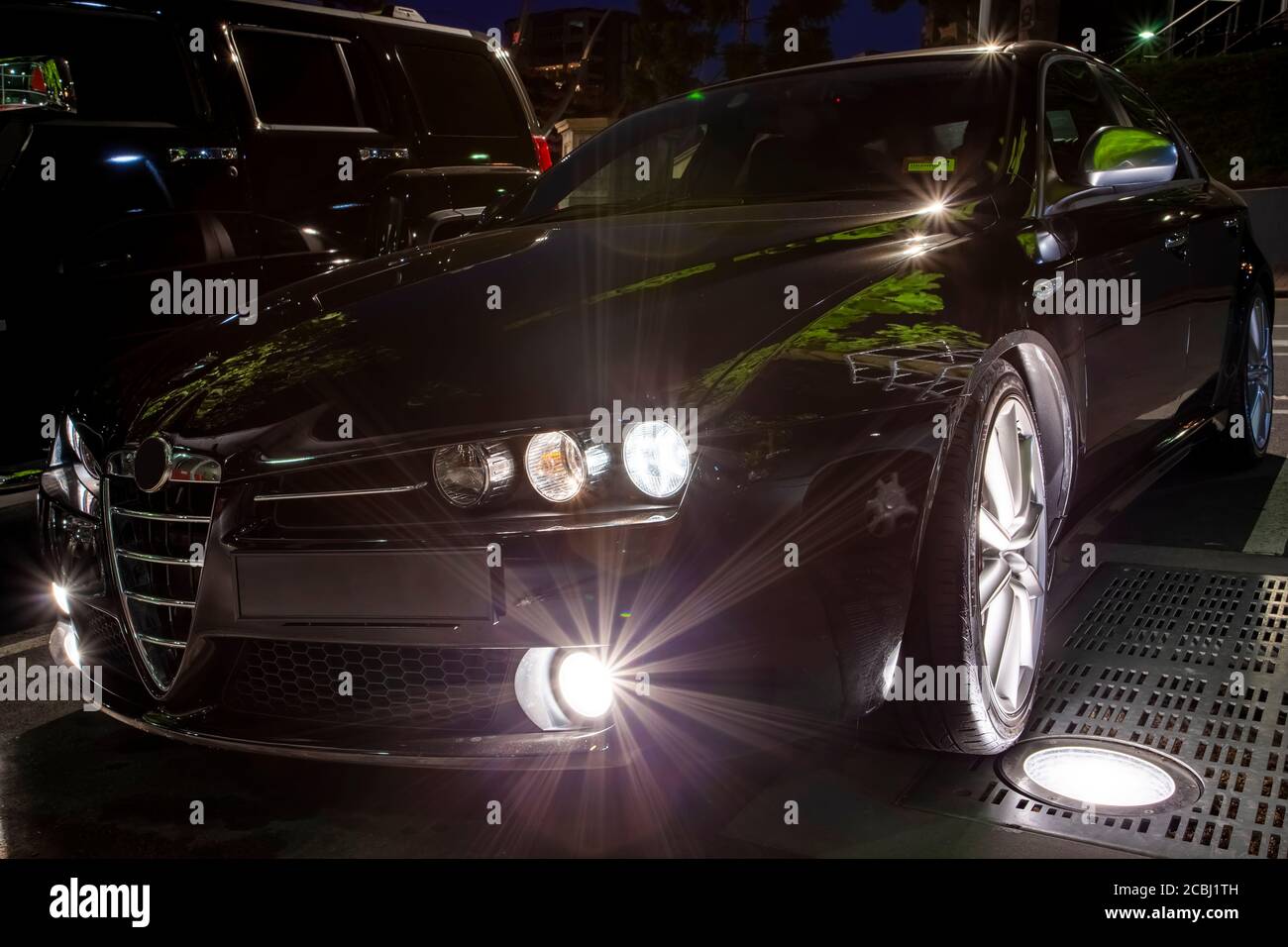 Car parked on roadside night hi-res stock photography and images - Alamy