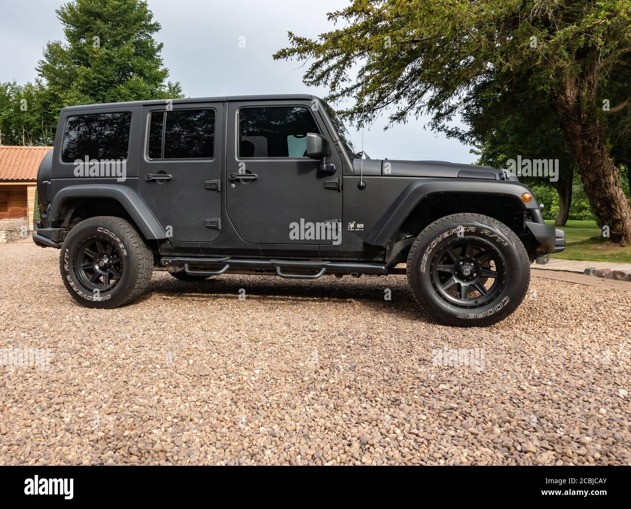 Jeep side on view hi-res stock photography and images - Alamy