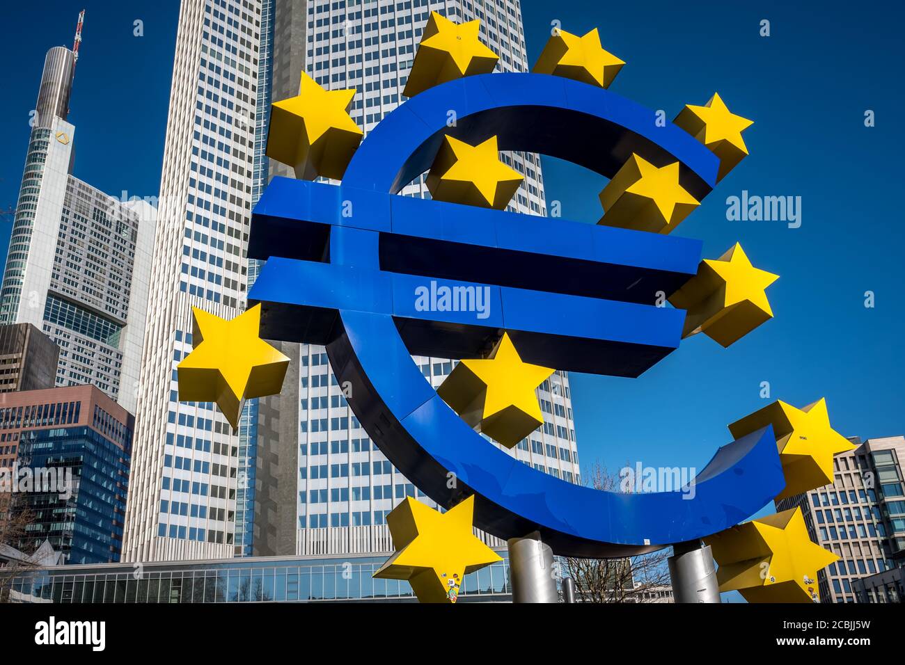 Euro sculpture hi-res stock photography and images - Alamy
