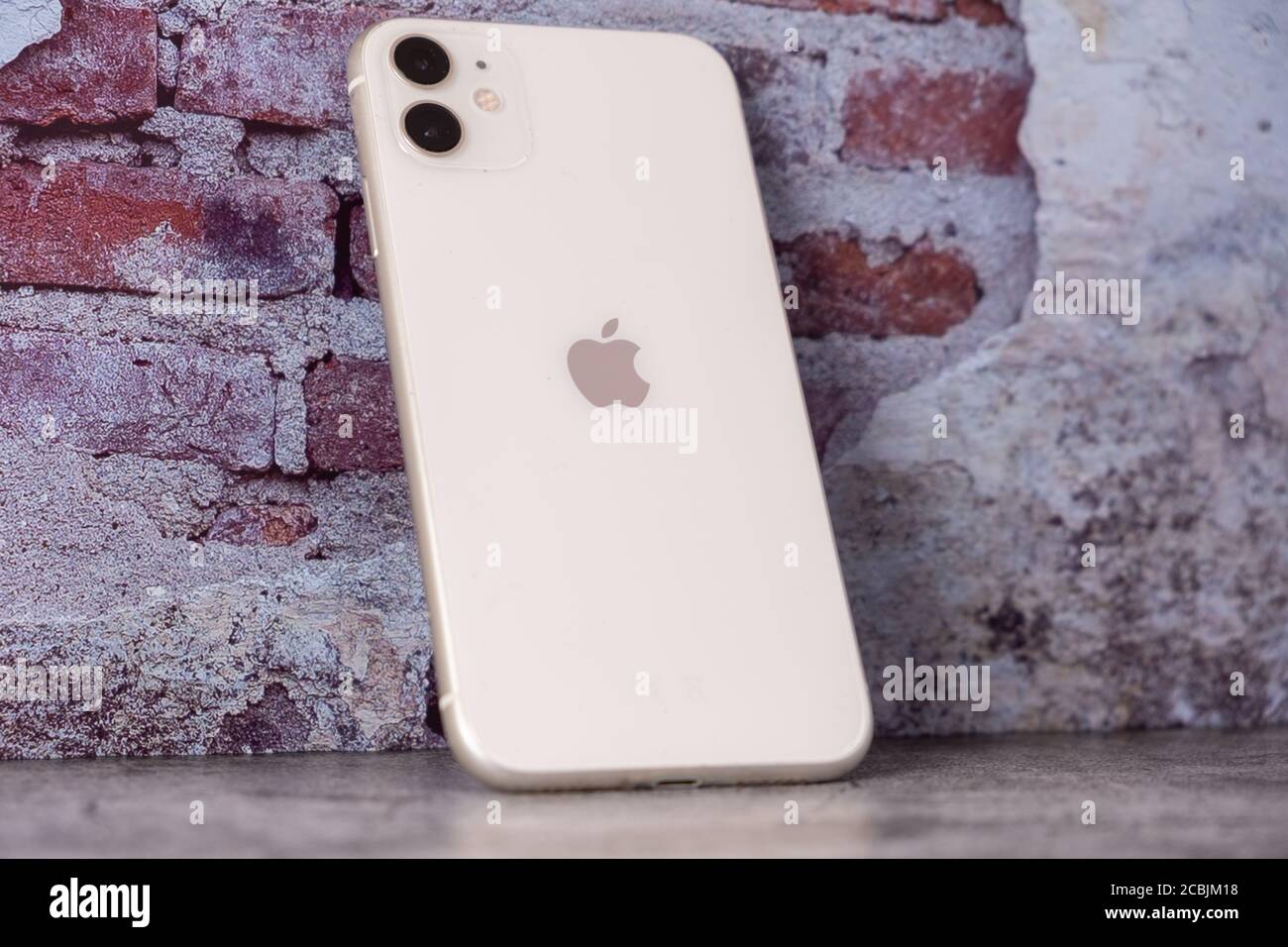 Apple iphone 11 hi-res stock photography and images - Alamy