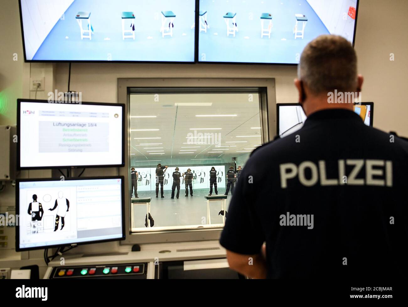 Police Training Instructor Police Academy Instructor High Resolution Stock Photography and Images ...