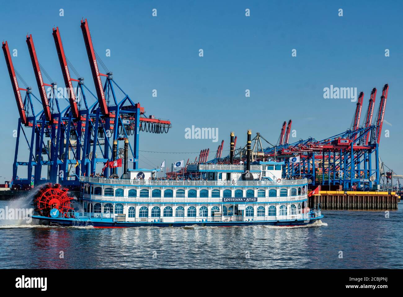 Lousina Star Tourboot vor Hafenkraenen , Hamburger Hafen, Deutschland, Europa Stock Photo