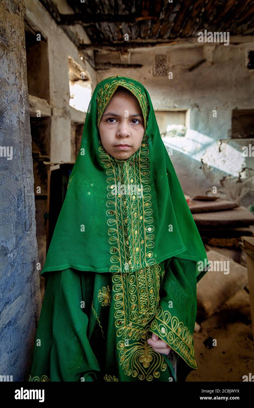 Saudi Arabian girl with traditional dress. QATIF- SAUDI ARABIA Stock Photo  - Alamy