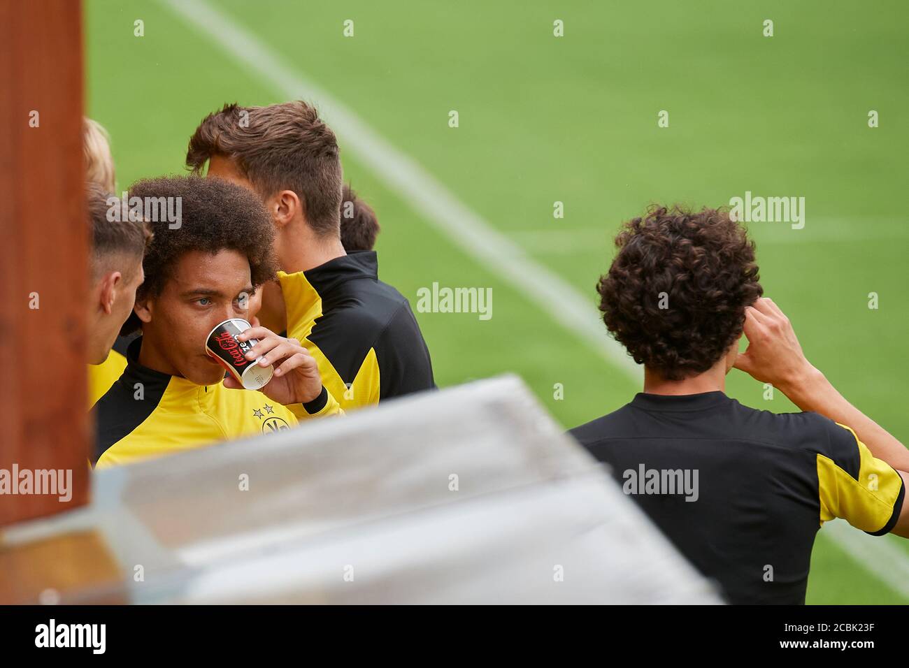 Bad Ragaz, Schweiz. 14. August 2020. Axel Witsel während einer Trinkpause beim Training der ersten Mannschaft von Borussia Dortmund in Bad Ragaz. Die Stock Photo