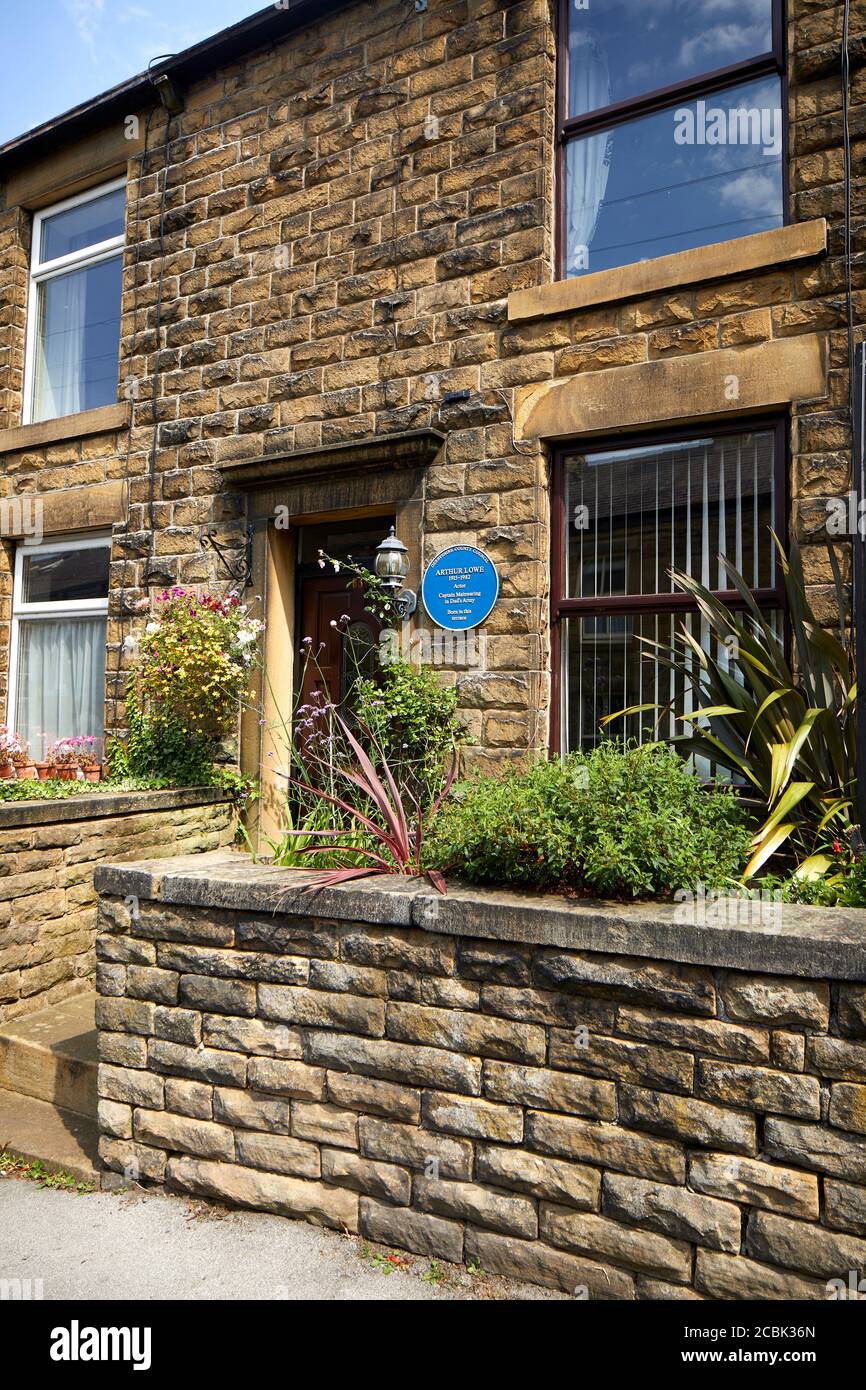 Hayfield village, High Peak, Derbyshire, Blue Plaque Kinder Road on the former house of Arthur Lowe actor Cptn Mainwaring in Dads Army Stock Photo