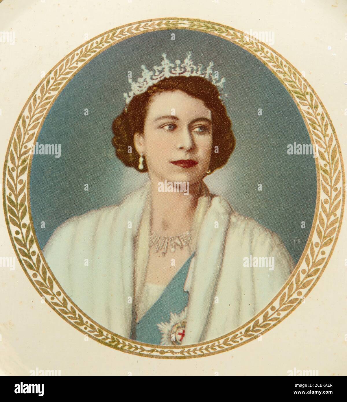 Queen Elizabeth II Coronation 2 June 1953 portrait on a souvenir vintage Portland Ware tin plate. The young Queen Elizabeth HOMER SYKES Stock Photo