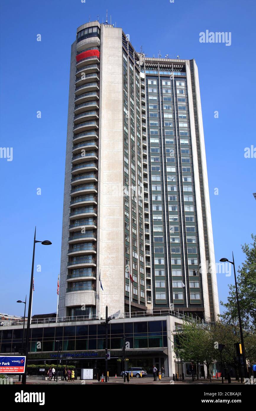 London hilton park lane exterior hi-res stock photography and images ...