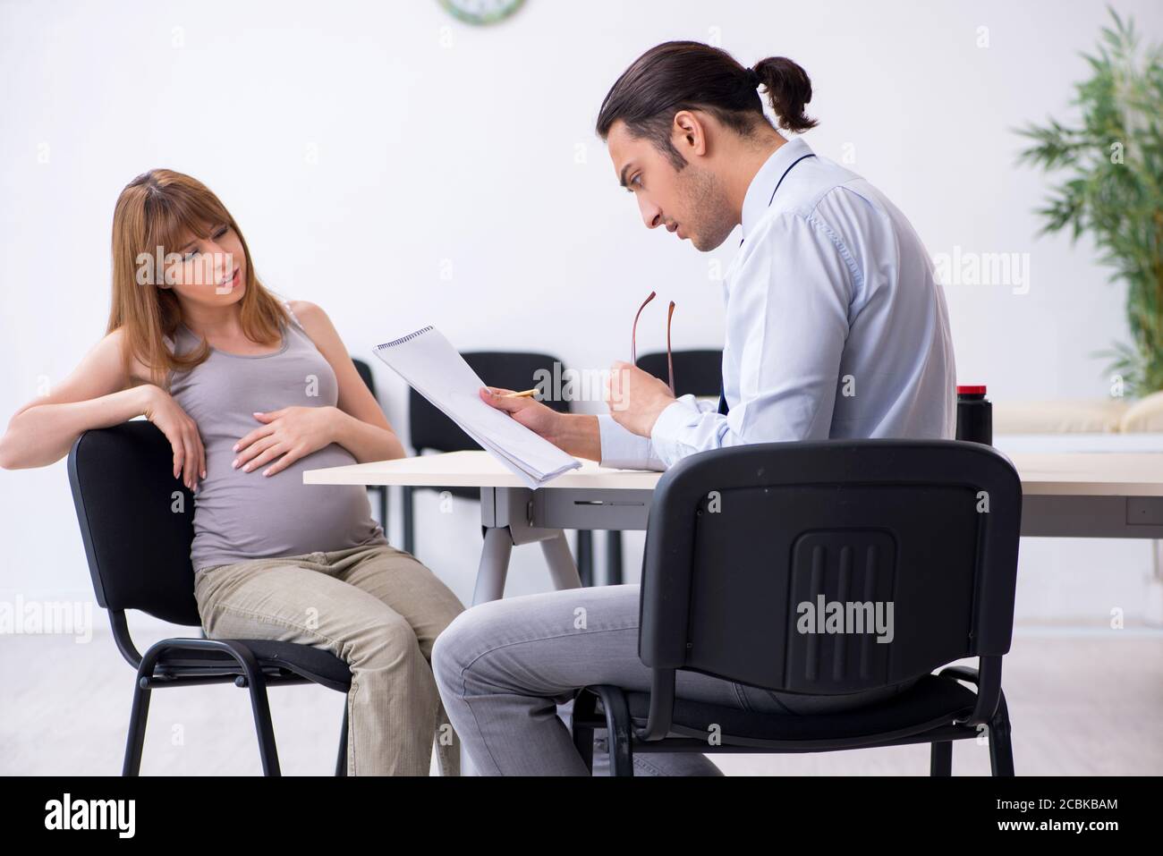 Pregnant woman visiting psychologist doctor Stock Photo Alamy