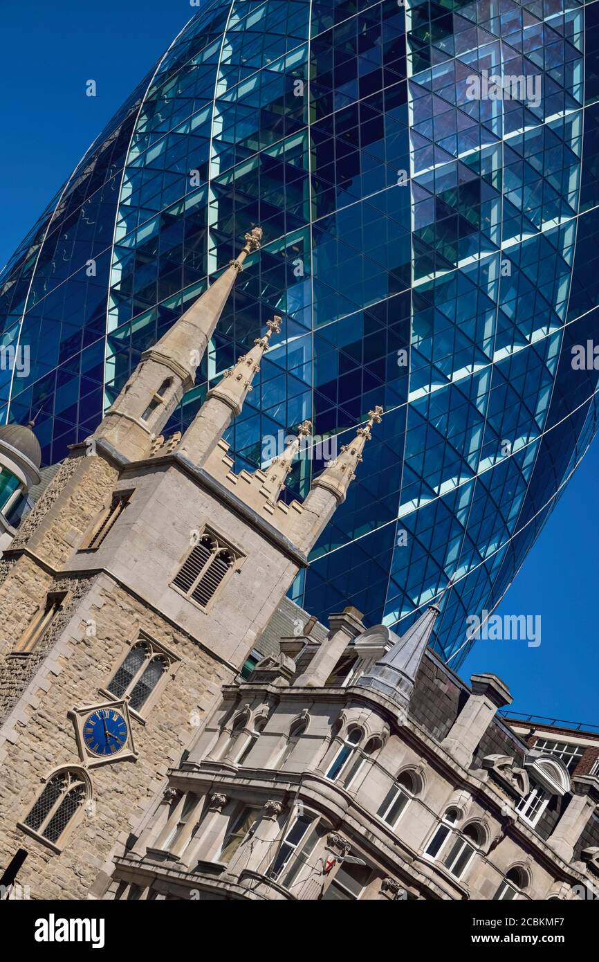 England, London, The Swiss Re building 30 St Mary Axe, alternatively known as the Gherkin, commercial skyscraper designed by architect Sir Norman Fost Stock Photo