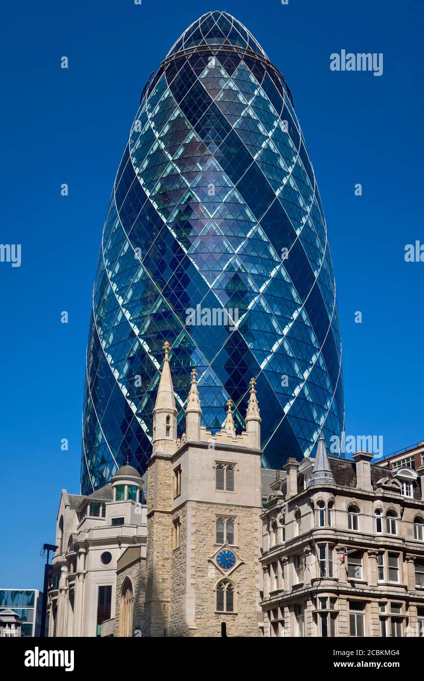England, London, The Swiss Re building 30 St Mary Axe, alternatively known as the Gherkin, commercial skyscraper designed by architect Sir Norman Fost Stock Photo