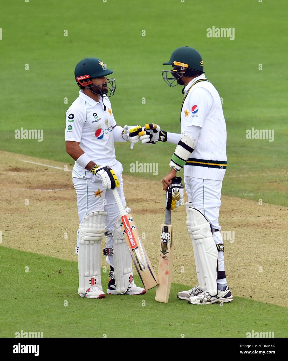Pakistan's Mohammad Rizwan (left) and Mohammad Abbas fist bump as they bat  during day two of the Second Test match at the Ageas Bowl, Southampton  Stock Photo - Alamy