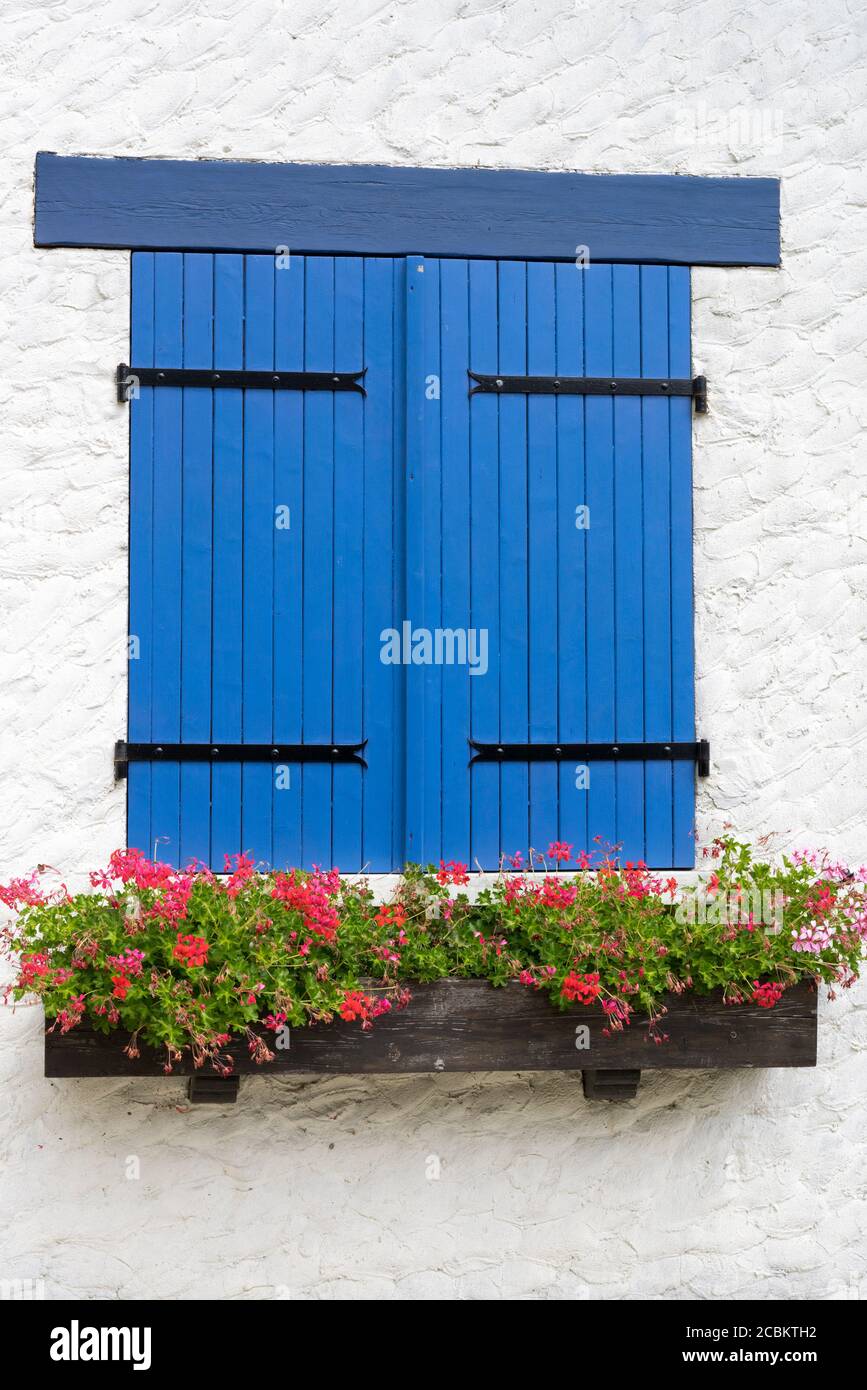 Blue shutters hi-res stock photography and images - Alamy