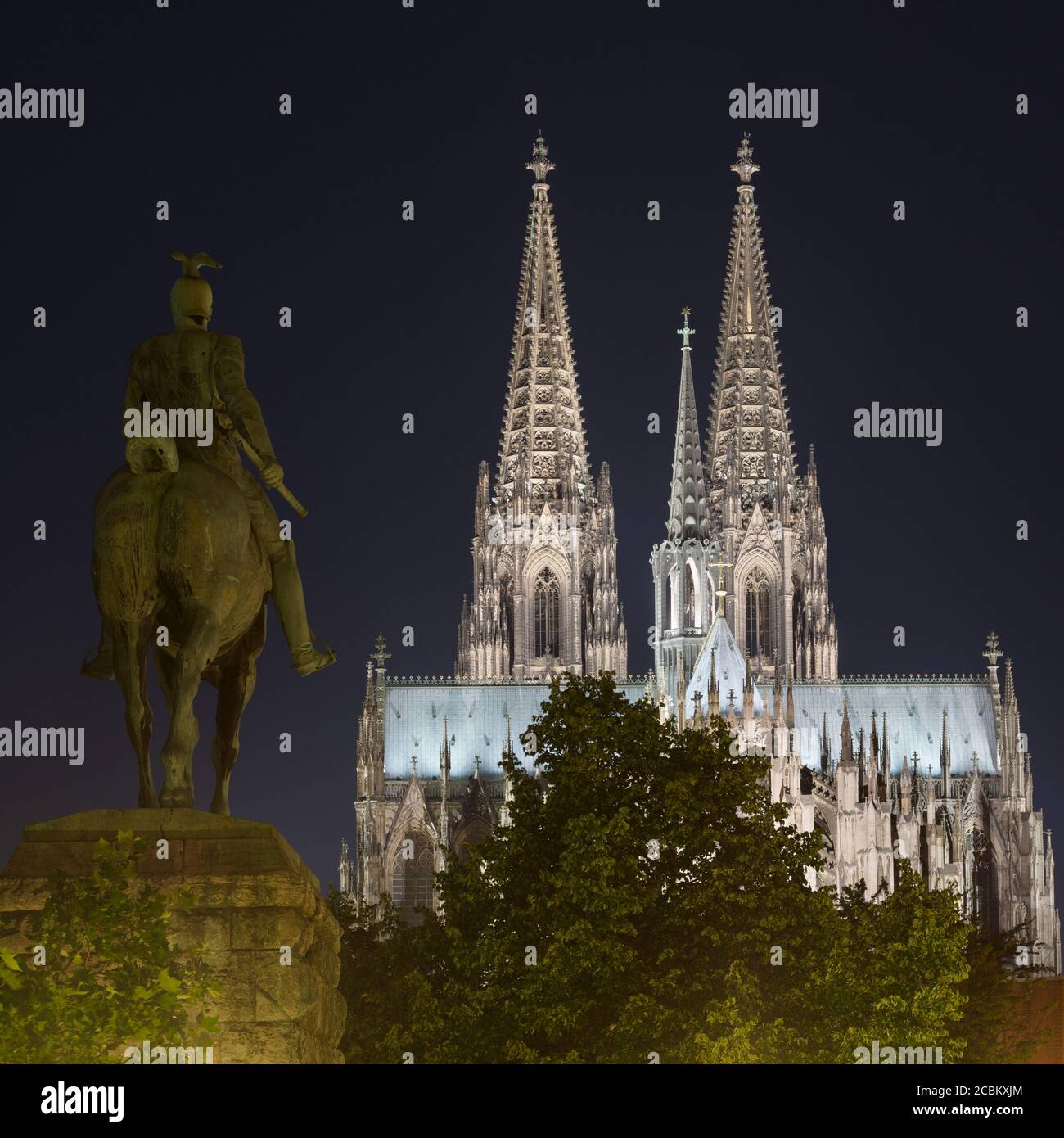 Kaiser Wilhelm II statue and Cologne Cathedral (Koelner Dom) at night, Cologne, Germany Stock Photo