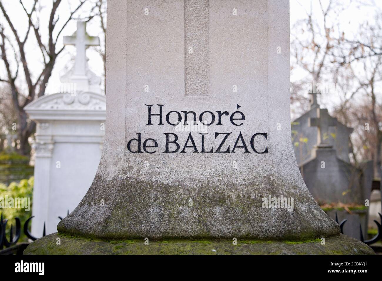 Honore de Balzacs grave Pere Lachaise cemetery Paris France Stock Honore de Balzacs grave Pere Lachaise cemetery Paris France Stock