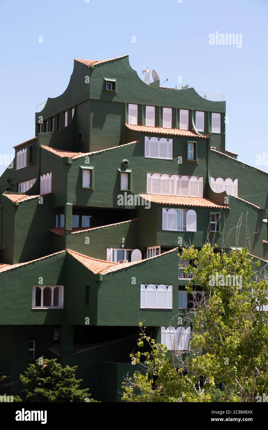 Contemporary building in front hi-res stock photography and images - Alamy