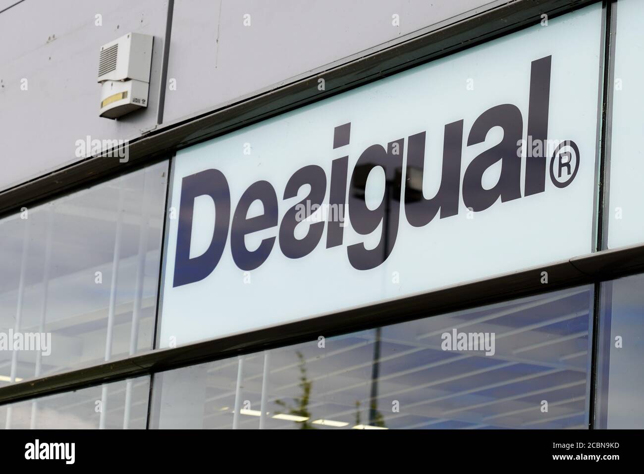 Bordeaux , Aquitaine / France - 08 10 2020 : desigual logo and text sign of  shop on spanish store clothing fashion facade Stock Photo - Alamy