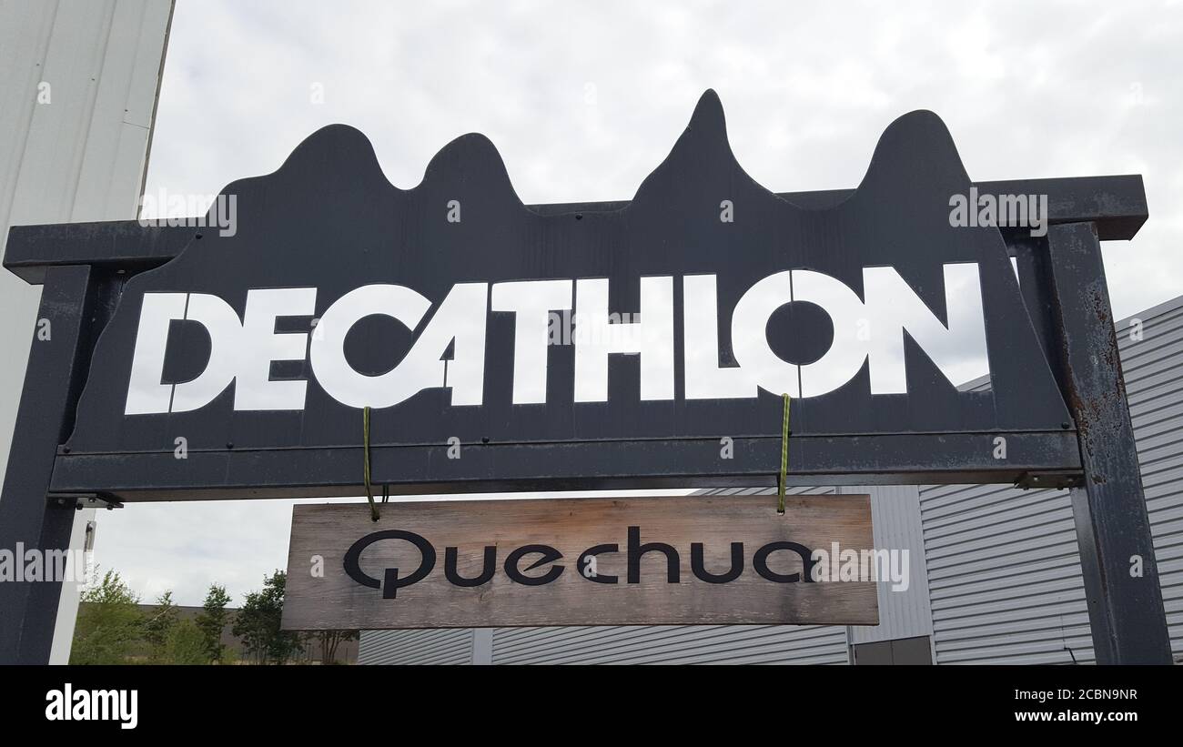 Bordeaux , Aquitaine / France - 08 10 2020 : decathlon quechua sign store logo in sporty shop building Stock Photo