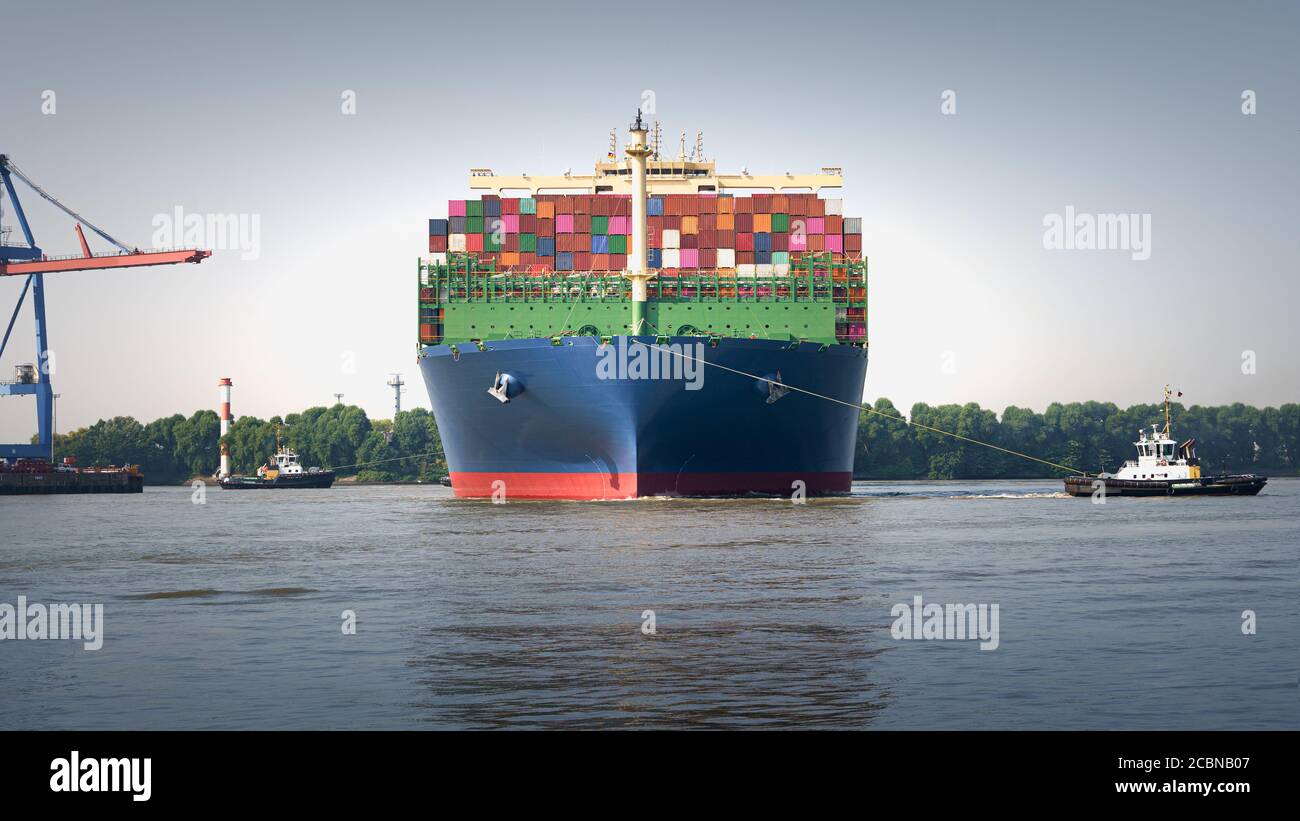 Hamburg loading unloading hi-res stock photography and images - Alamy