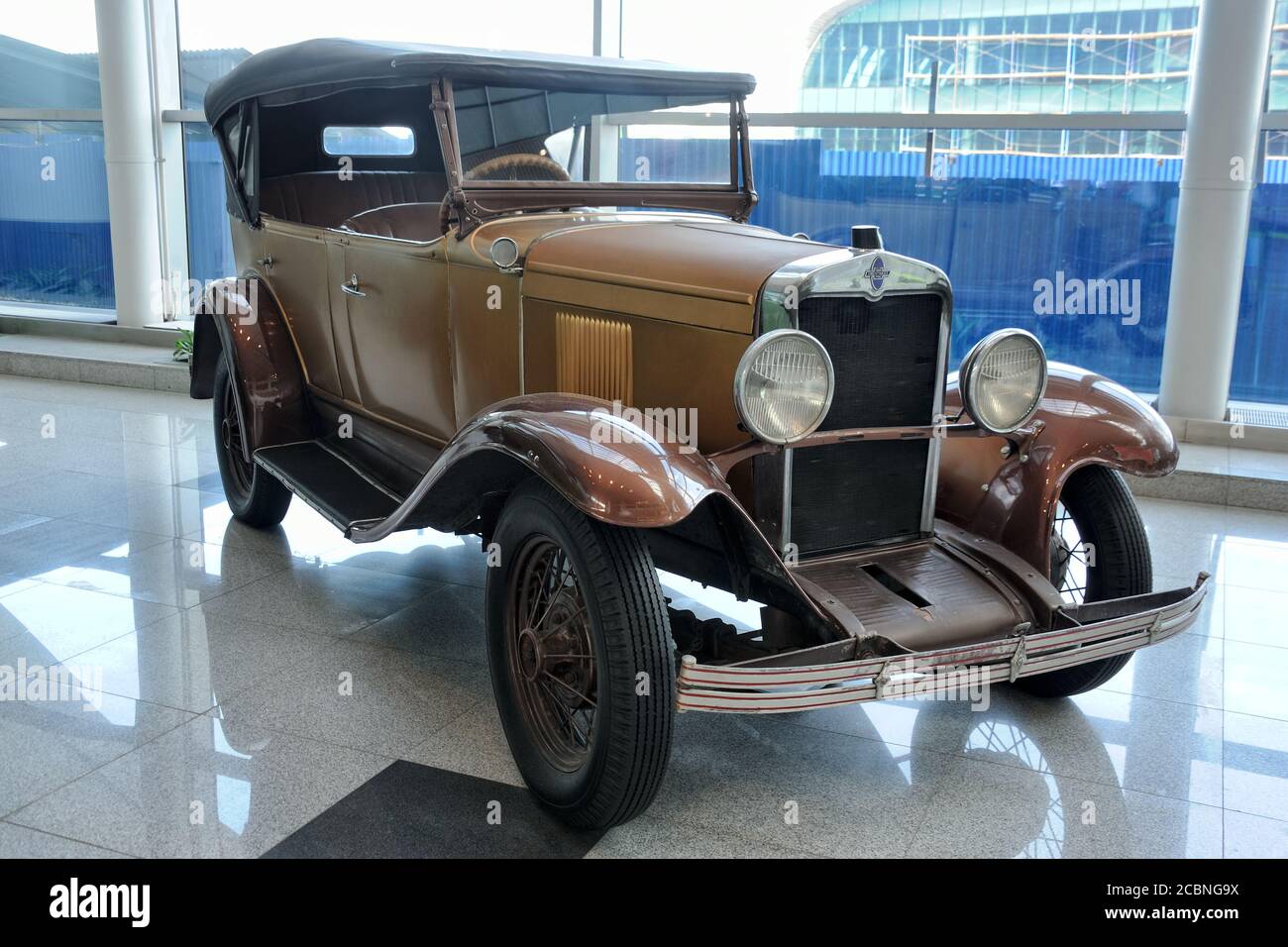 = Chevrolet AC Open Tourer (1929) – Front Angle View =  Front-angled view of a brown Chevrolet AC Open Tourer built at the year 1928 vintage car at th Stock Photo
