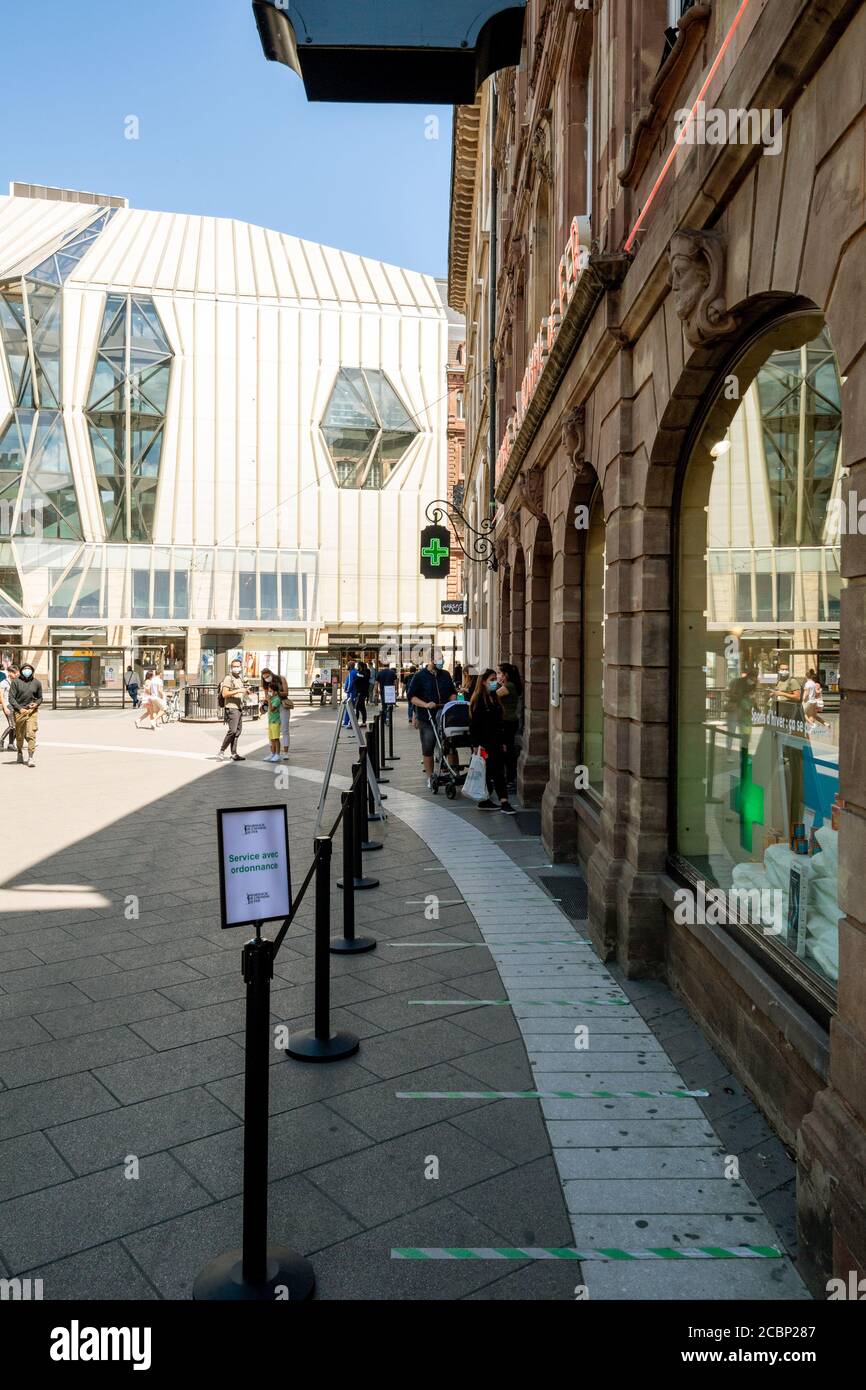 Page 3 Pharmacie High Resolution Stock Photography And Images Alamy