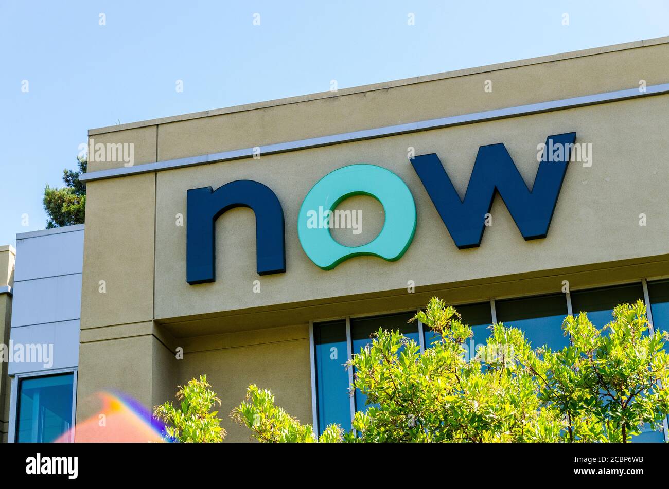 Now software hi-res stock photography and images - Alamy