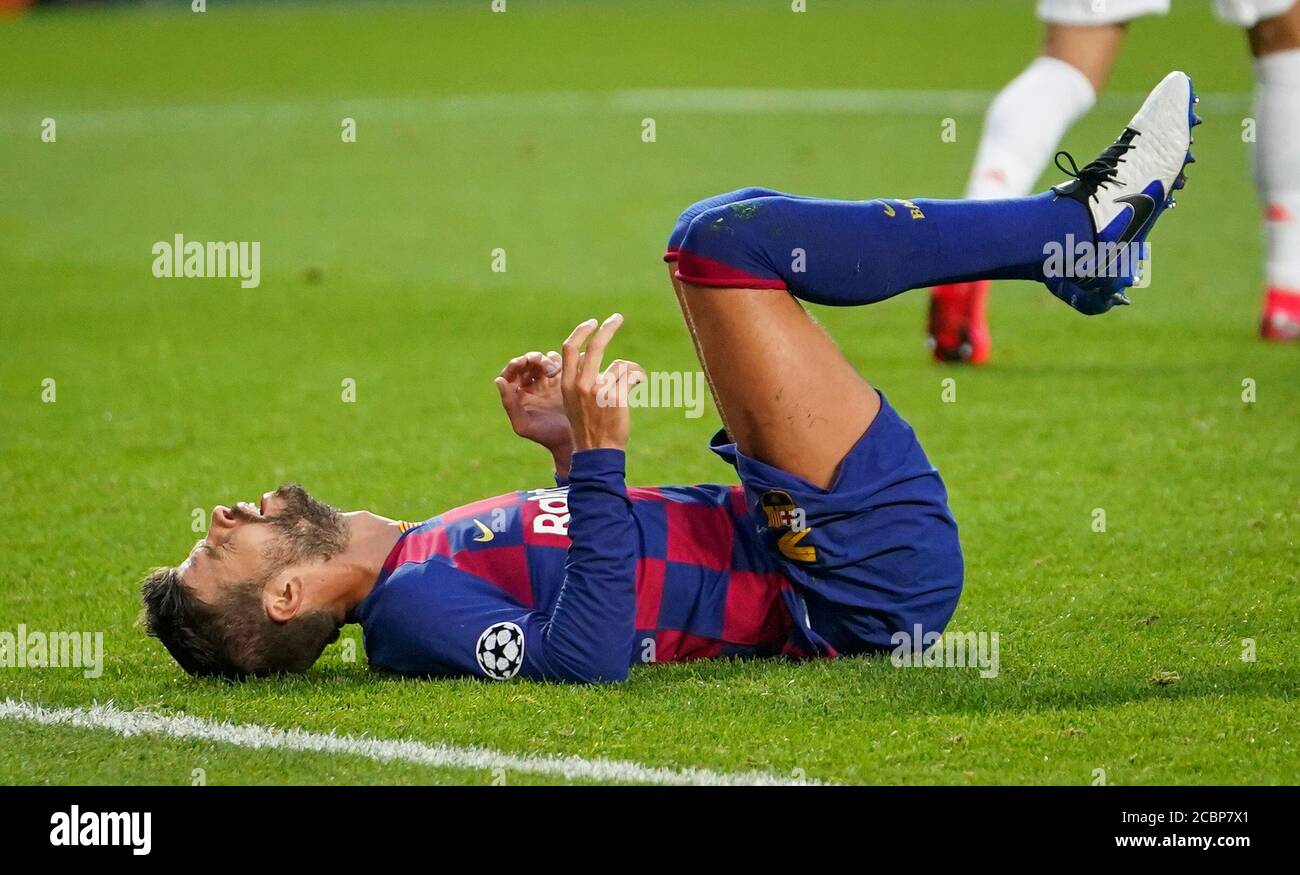 Lisbon, Lissabon, Portugal, 14th August 2020.  Gerard Pique (Barca) enttauescht in the quarterfinal UEFA Champions League match final tournament FC BAYERN MUENCHEN - FC BARCELONA  in Season 2019/2020, FCB, Munich, Barca © Peter Schatz / Alamy Live News / Pool   - UEFA REGULATIONS PROHIBIT ANY USE OF PHOTOGRAPHS as IMAGE SEQUENCES and/or QUASI-VIDEO -  National and international News-Agencies OUT Editorial Use ONLY Stock Photo
