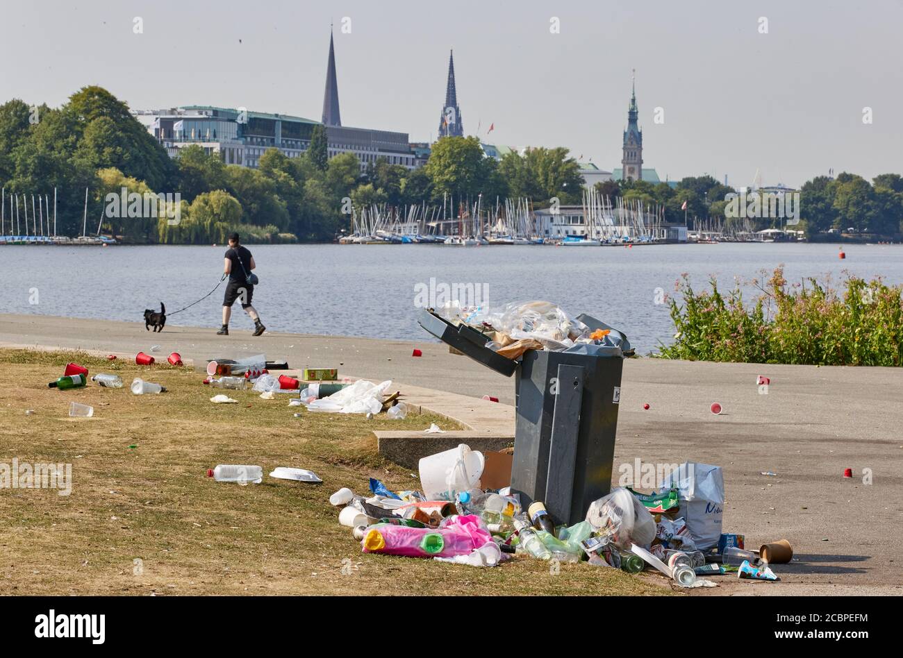 Hamburg, Germany. 14th Aug, 2020. Garbage lies on the edge of the