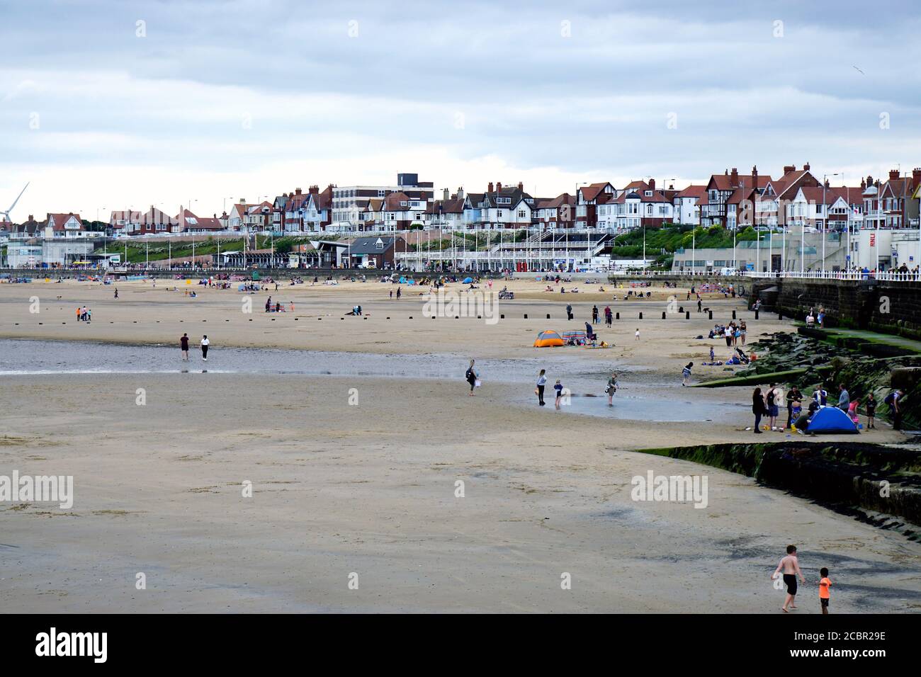 Bridlington, Yorkshire, UK. August 05, 2020.  Holidaymakers enjoying the South beach and seafront during low tide at Bridlington in Yorkshire, UK. Stock Photo