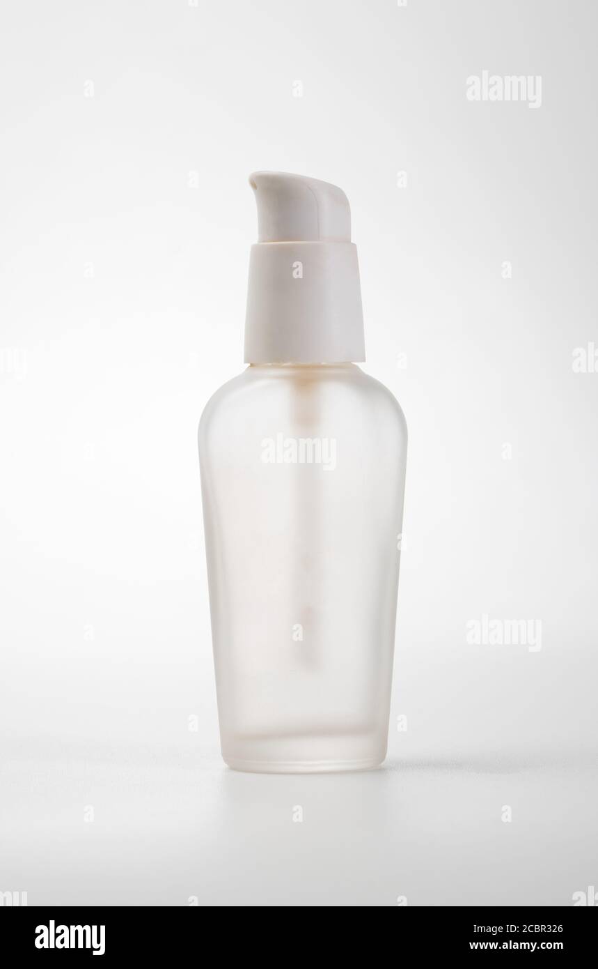 bottle pump cosmetic mockup over white background Stock Photo - Alamy