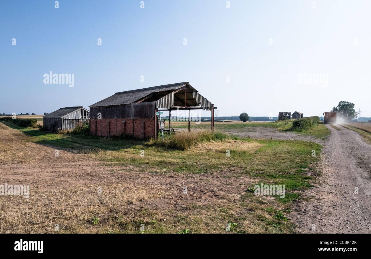 Abandoned farm sheds hi-res stock photography and images - Alamy, image size:1300x907
