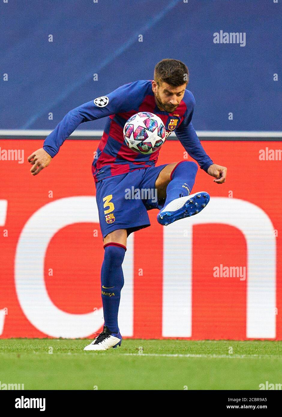 Lisbon, Lissabon, Portugal, 14th August 2020.  Gerard PIQUE, Barca 3  in the quarterfinal UEFA Champions League match final tournament FC BAYERN MUENCHEN - FC BARCELONA 8-2 in Season 2019/2020, FCB, Munich, Barca © Peter Schatz / Alamy Live News / Pool   - UEFA REGULATIONS PROHIBIT ANY USE OF PHOTOGRAPHS as IMAGE SEQUENCES and/or QUASI-VIDEO -  National and international News-Agencies OUT Editorial Use ONLY Stock Photo