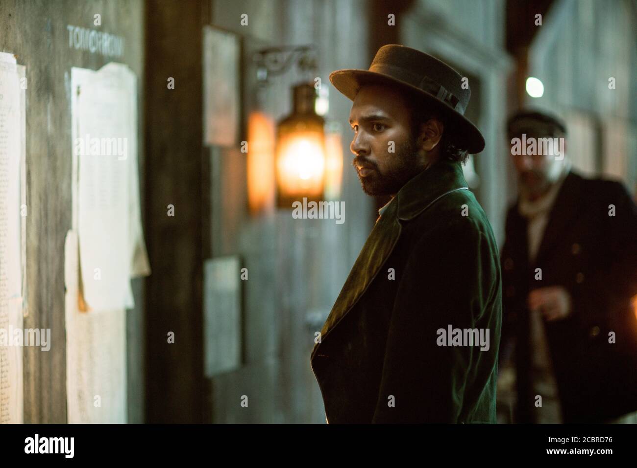 HIMESH PATEL In THE LUMINARIES 2020 Credit BBC TWO SOUTHERN LIGHT HIMESH PATEL In THE LUMINARIES 2020 Credit BBC TWO SOUTHERN LIGHT