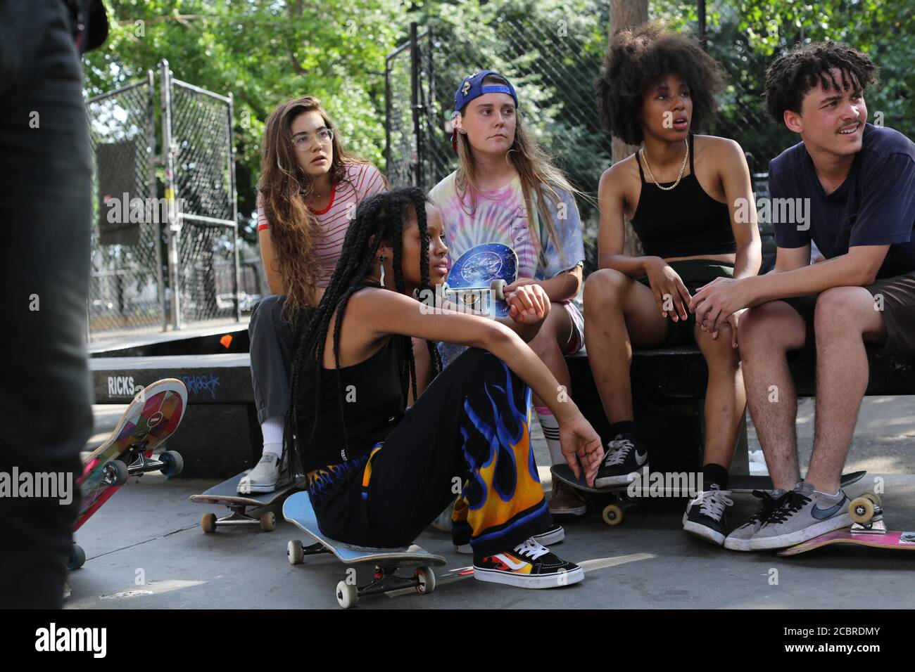 RACHELLE VINBERG, NINA MORAN, DEDE LOVELACE, AJANI RUSSELL and CRYSTAL  MOSELLE in SKATE KITCHEN (2018), directed by CRYSTAL MOSELLE. Credit: BOW  AND ARROW ENTERTAINMENT/PULSE FILMS/RT FEATURES / Album Stock Photo - Alamy