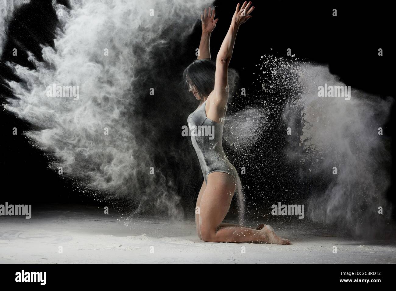 Studio black moving body art hi-res stock photography and images - Alamy