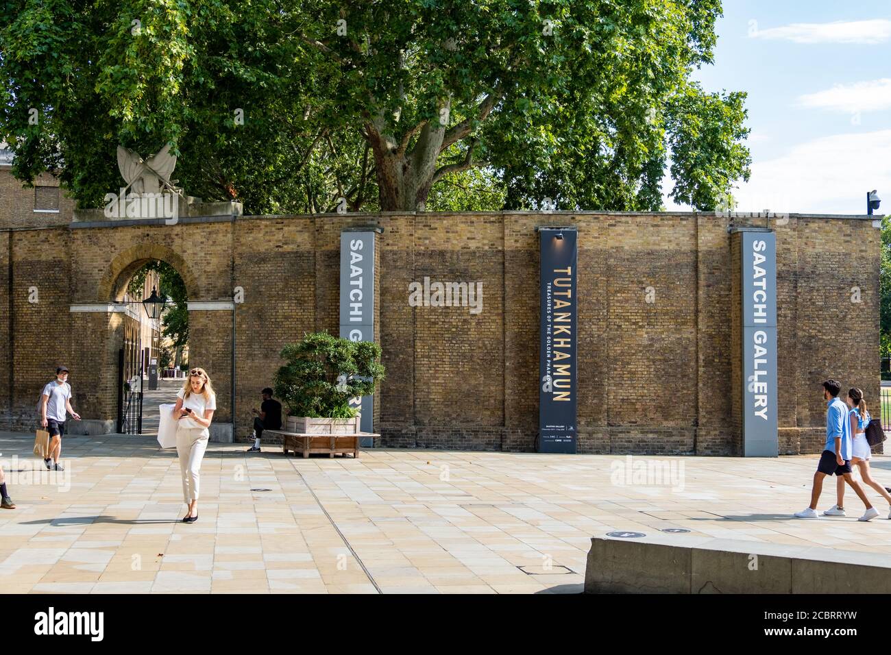 London- August, 2020: Saatchi Gallery entrance, a contemporary art gallery on the Kings Road in Chelsea Stock Photo