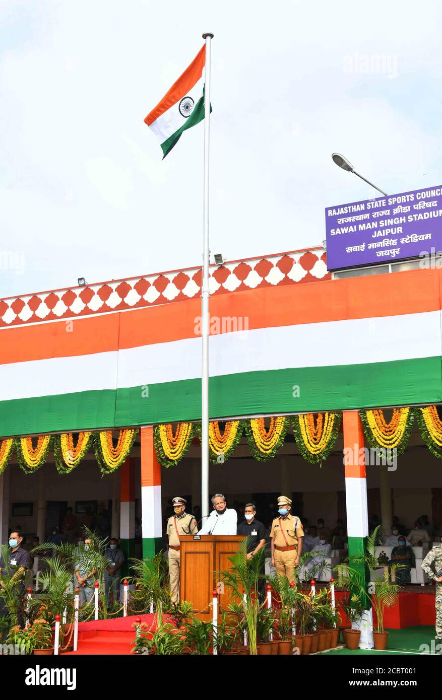 Hoisting indian national flag hires stock photography and images Alamy